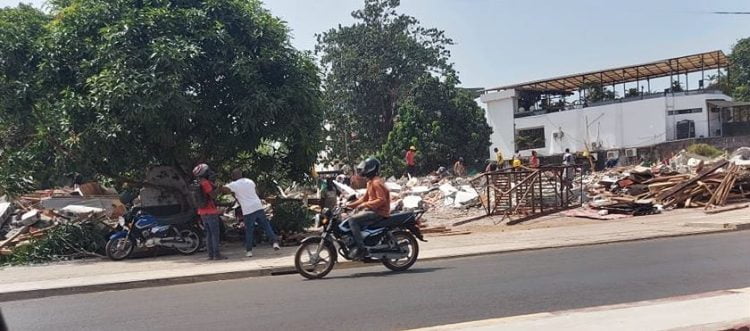 Démolition à la cité des professeurs de Donka (images) !!!