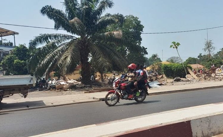 Démolition à la cité des professeurs de Donka (images) !!!
