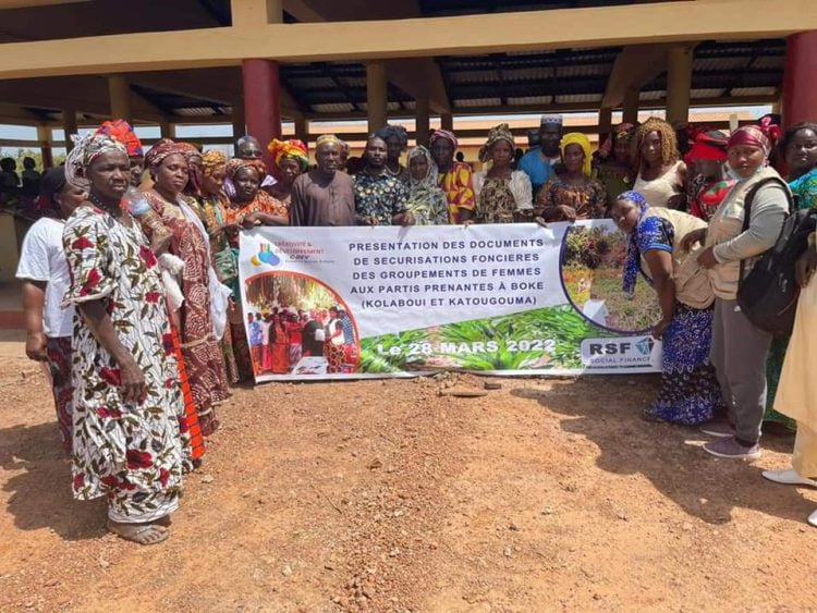 Katougouma-Kolaboui/Boké : Dix  groupements féminins obtiennent des documents de prêts des terres  grâce à l’appui de l’ONG C-DEV !!!