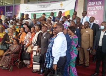 Palais du Peuple : Le président du CNT, Dr Dansa Kourouma accueille ses collègues conseillers qui rentrent d’une mission !!!