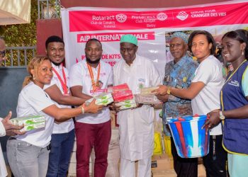 Santé : les Rotaracts clubs de Conakry et d’Abidjan font un don de vivres et de produits cosmétiques aux femmes souffrantes des fistules obstétricales !!!
