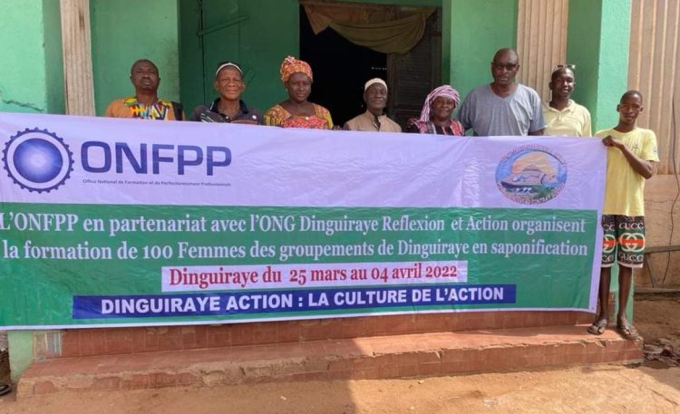 Dinguiraye : L’ONG Dinguiraye Action initie une formation pour des groupements féminins en saponification !!!