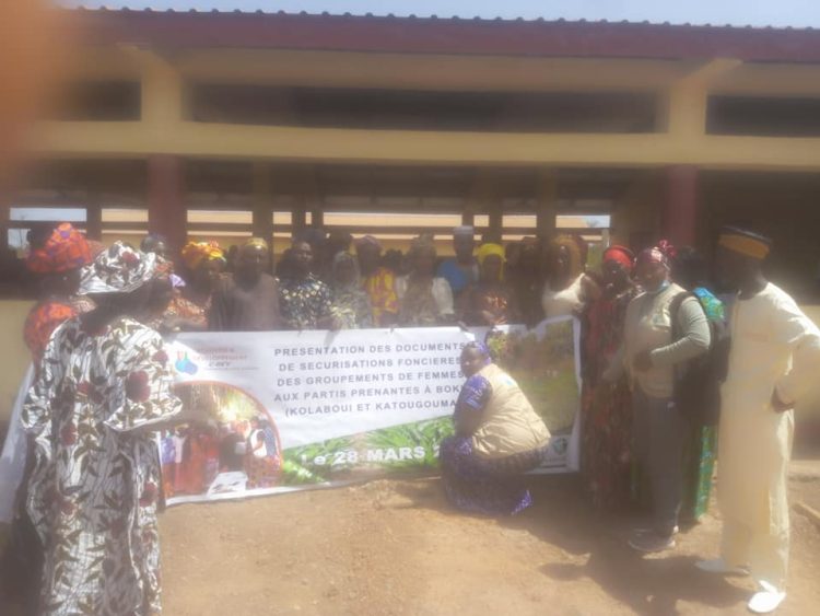Katougouma-Kolaboui/Boké : Dix  groupements féminins obtiennent des documents de prêts des terres  grâce à l’appui de l’ONG C-DEV !!!