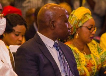 Makanéra en politique, c’est tout comme cette femme de petite vertu (Par Marouane)