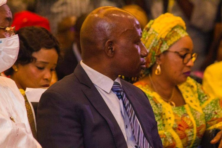 Makanéra en politique, c’est tout comme cette femme de petite vertu (Par Marouane)