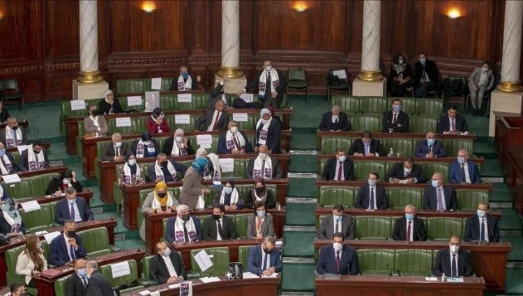 Tunisie : le bureau du Parlement suspendu se réunit lundi