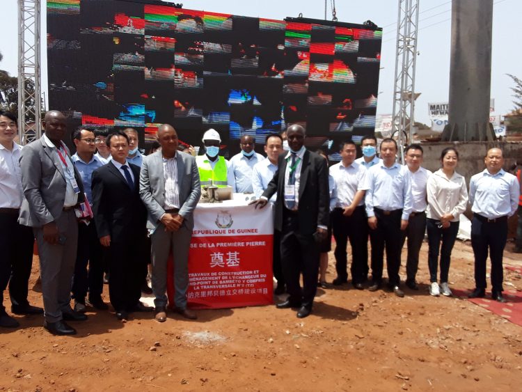 Ratoma : Le  colonel Mamadi Doumbouya pose la première pierre des travaux de l&rsquo;Échangeur du Rond-point de Bambeto !!!