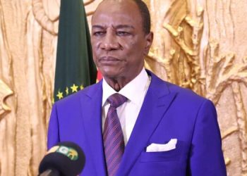 Rencontre avec certains membres de son parti, l’ancien Président Alpha Condé soucieux de l’avenir du RPG ARC EN CIEL (Communiqué) !!!