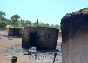 Dinguiraye : une trentaine de cases ravagées par un incendie !!!