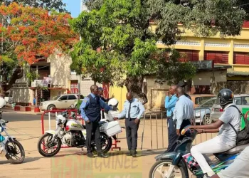 Kaloum : La sécurité renforcée devant le Palais Mohamed V abritant le CNRD, les travailleurs n’arrivent pas à y accéder (source) !!!