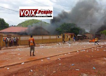 Une journée mouvementée à Dinguiraye, le siège de la Gendarmerie en feu (images) !!!