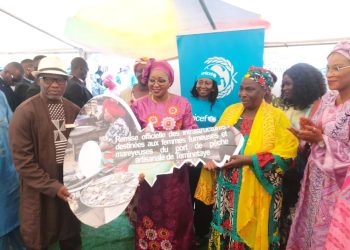 Kaloum : La Ministre de la Pêche, remet les clés des infrastructures destinées aux Femmes Fumeuses et Mareyeuses du Port de Pêche Artisanale de Teminetaye !!!