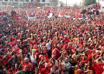 Tunisie : Des centaines de personnes manifestent contre le référendum et en soutien aux juges en grève