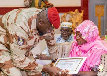 PALAIS MOHAMED V : LE CHEF DE L&rsquo;ÉTAT REÇOIT UNE DÉLÉGATION DES PERSONNES ÂGÉES