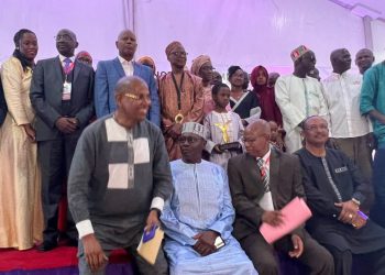 Presse/Guinée : Le Doyen Diallo Souleymane, journaliste et fondateur du journal satirique ‘’Le Lynx’’ célébré en anthume !!!