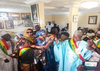 Société : Des Ambassadeurs de la Paix Universelle reçus par leur Doyen Elhadj Djériba Diaby !!!