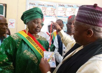 Labé : L’écrivaine Hadja Koumanthio Zeinab Diallo intronisée ‘’Ambassadrice de la Paix Universelle’’ !!!