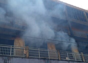 Conakry/Ratoma : Un immeuble et son contenu partis en fumée à Hamdallaye images et témoignages !!!