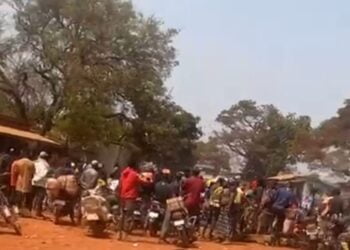 Léro : Des femmes barricadent les axes, les activités de la SMD paralysées !!!