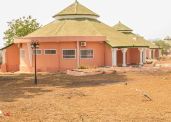 Faranah : Le PM Dr Bernard Goumou visite les chantiers de la cité du Niger !!!