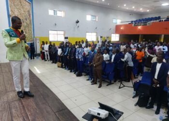 Entrepreneuriat et développement personnel : Le Coach Simon Ouedrago partage son expérience avec des jeunes Guinéens !!!