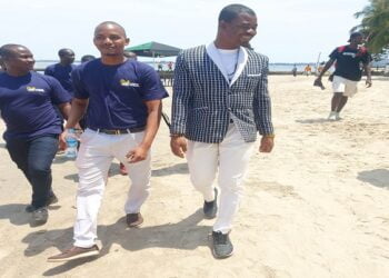 Îles de Loos : le Coach Simon Ouedraogo et son équipe se rendent à la plage de ROOM (images) !!!