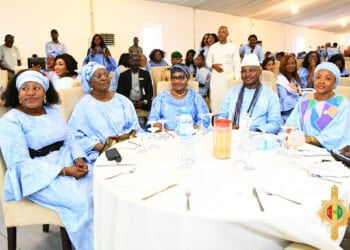 Fête du 8 mars, Dr Dansa KOUROUMA offre un déjeuner aux Conseillères nationales et aux femmes de l’administration parlementaire !!!