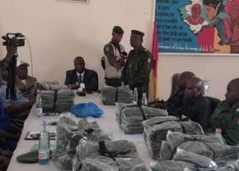 N&rsquo;ZÉRÉKORÉ : Les conservateurs de la nature reçoivent leurs nouvelles tenues !!!