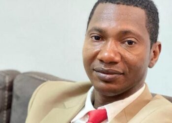 « Sidya Touré doit expliquer aux guinéens le lien entre son exil et les entreprises ENTAG et SOGEX quand il était PM », exige Bella Kamano