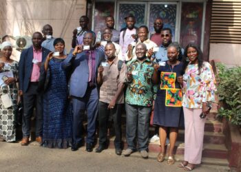 Presse : 26 membres de l’UPF section Guinée reçoivent leurs cartes de 2023 !!!