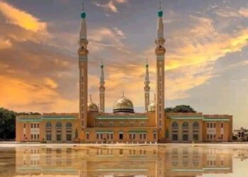 Réouverture de la Mosquée Fayçal : « le Colonel-libérateur-bâtisseur, colonel Mamadi Doumbouya fut obligé de taper du poing sur la table » (Par Mandian Sidibé) !!!