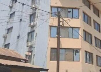 Kaloum : Tombé d’un immeuble, un jeune trouve la mort à Sandervalia !!!