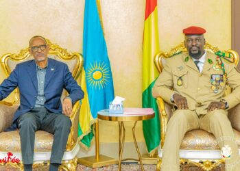 Coopération : Le Président Paul Kagamé accueilli à Conakry par le colonel Mamadi Doumbouya (images) !!!