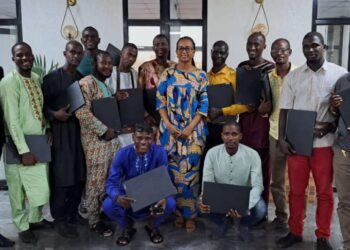 Education : Les enseignants de l’ONG KHARAN reçoivent des kits informatiques !!!