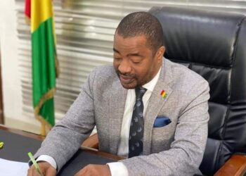 L’hommage de Tibou Kamara à feue Hadja Djènè Kaba Condé : Qui vit, mourra !!!