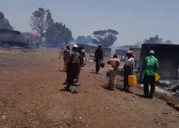 Grave incendie à Hérémakono dans Dinguiraye :  100 cases et leurs contenus réduits en cendre (média) !!!