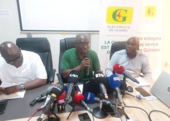 Délestage et ou coupures d’électricité en Guinée : Le DG et ses cadres face à la Presse nationale et internationale  »Oui il y’a des coupures mais pas de délestages » !!!