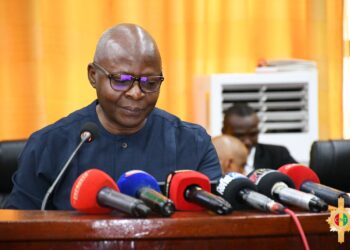 Le Ministre du Travail Julien Yombouno au CNT : « Nous promettons recruter mais… »!!!