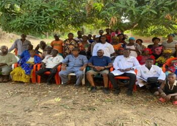 Santé/Dubréka : Des membres de l’ONG True Health Services examinent gratuitement des habitants de Kalekhouré !!!