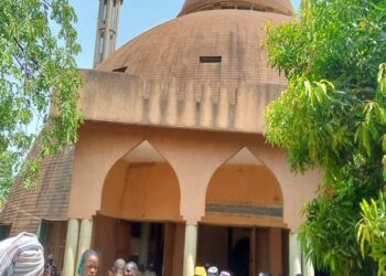 Visite d’El hadj Alsény Barry à Dinguiraye : Le pire évité entre Elhadj Amadou Bah et Elhadj Mountaga Tall à la Grande Mosquée !!!