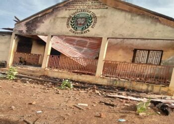 En visite à Dinguiraye, le DG de la Police nationale promet de reconstruire les locaux de la Gendarmerie et de la Police incendiés !!!