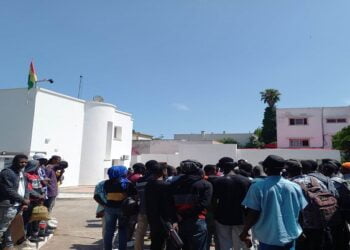 Frustration et colère : Des étudiants guinéens manifestent devant l’Ambassade de Guinée au Maroc à Rabat !!!