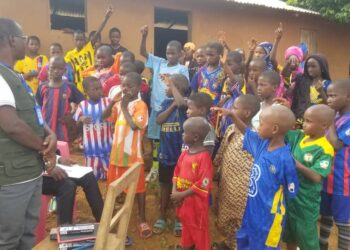 Éducation : L’ONG Yitidal-Guinée vole au secours des enfants de Missidé Teliwel à Télimélé et constate d’autres besoins !!!