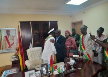 Kankan : L’ancien Gouverneur El Aboubacar Sidiki Diakité passe le témoin au colonel Moussa Condé !!!