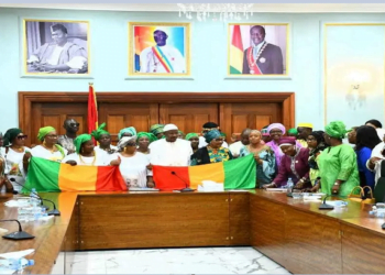 Audience :  Le Président du CNT, Dr Dansa KOUROUMA reçoit l’Association des maliennes pour l’intégration des femmes et des enfants ruraux (Cel. Com CNT) !!!