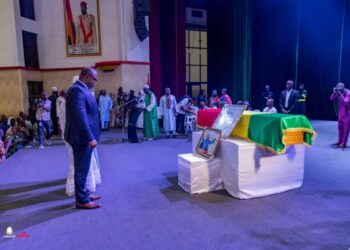 Palais du Peuple : Feue Hadja Rabiatou Serah Diallo bénéficie d’un symposium dû à son rang avant son inhumation !!!