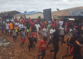 Conakry : Des jeunes du quartier Gbéssia Cité de l’air en colère contre les autorités qu’ils accusent de retirer leur terrain !!!