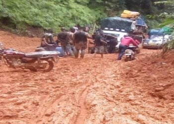 Yomou : Le calvaire des usagers de l’axe N’zérekoré-Diecké en cette période hivernale (images) !!!