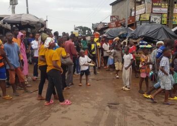 Privés de courant pendant ‘’deux semaines’’, des habitants de Lansanaya descendent dans la rue et réclament de l’électricité !!!