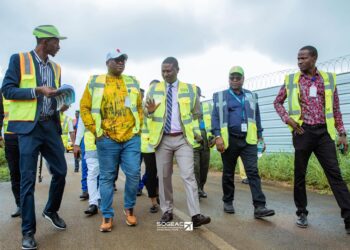 Aéroport Ahmed Sékou Touré de Conakry : Le Ministre des Transports effectue une visite de terrain !!!